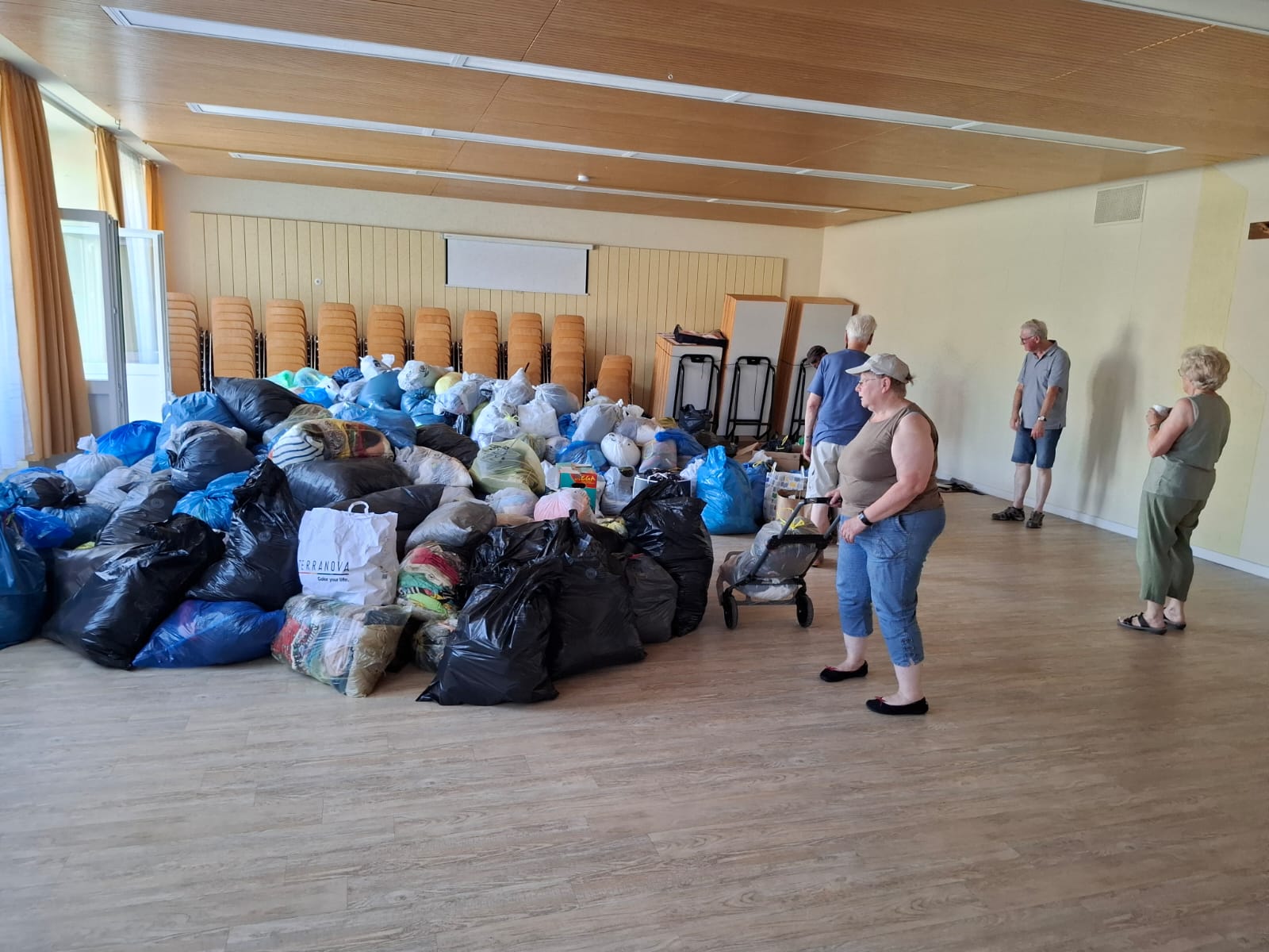 bild gesammelte Altkleider